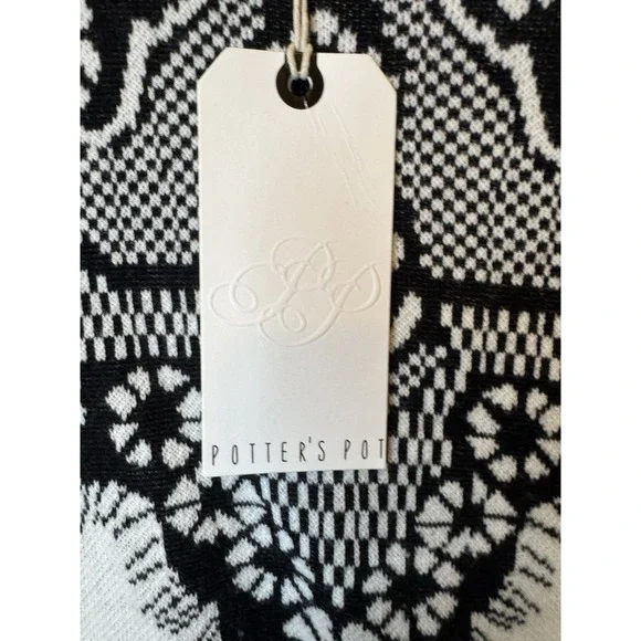 NWT Potters Pot B/W Faux Crochet‎ Long Sleeved Sweater Size L - Picture 2 of 6